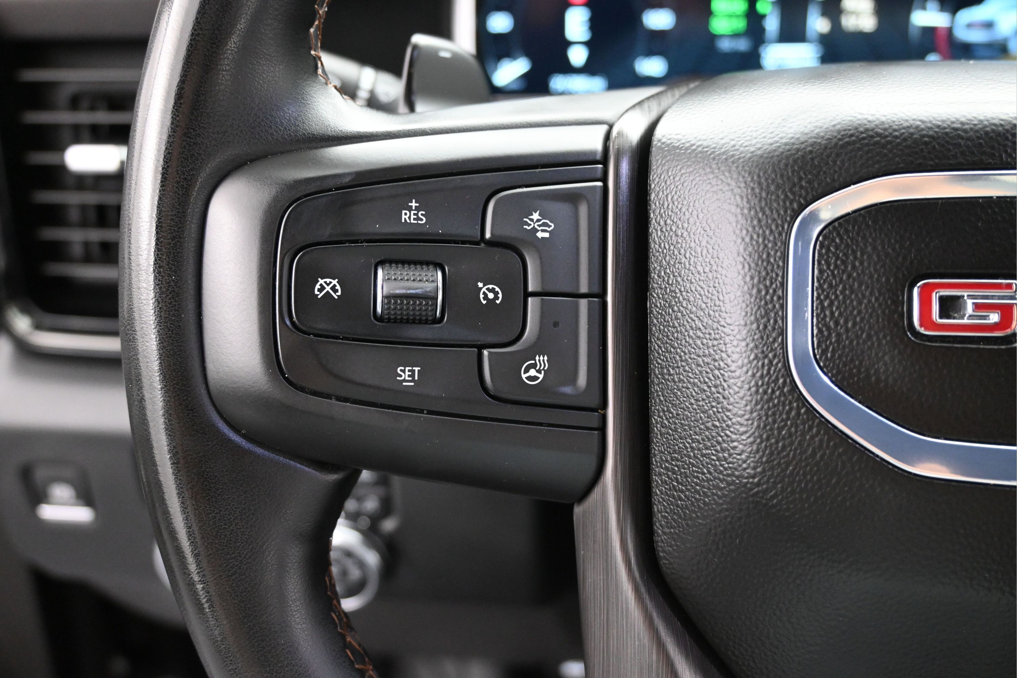 Used 2024 GMC Sierra 1500 AT4 w/ Technology Package AWD/4WD image 14