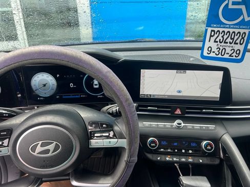 Used 2024 Hyundai Elantra SEL w/ Convenience Package FWD image 5