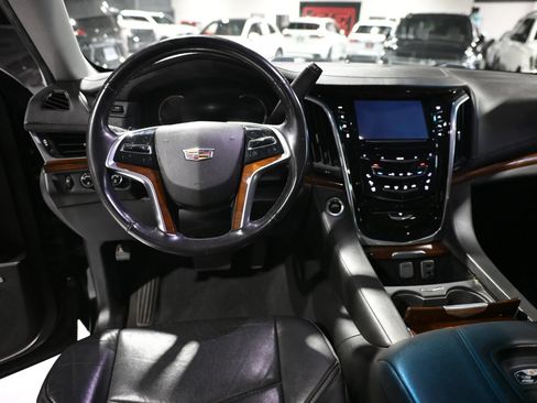 Used 2018 Cadillac Escalade Luxury AWD/4WD image 20