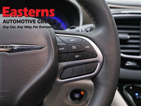 Used 2022 Chrysler Voyager LX image 16