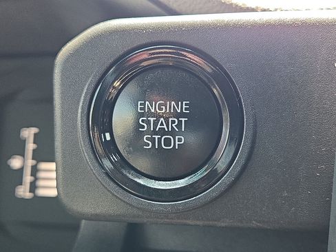 Used 2024 Toyota Tacoma SR5 AWD/4WD image 20