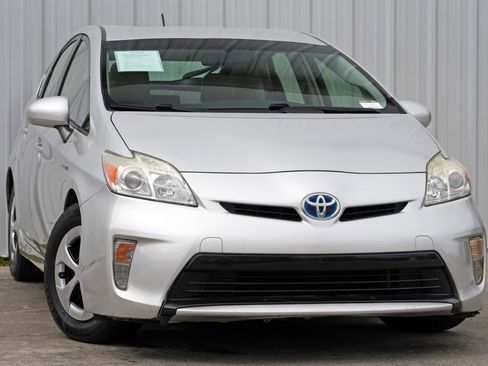 Used 2015 Toyota Prius Two image 2