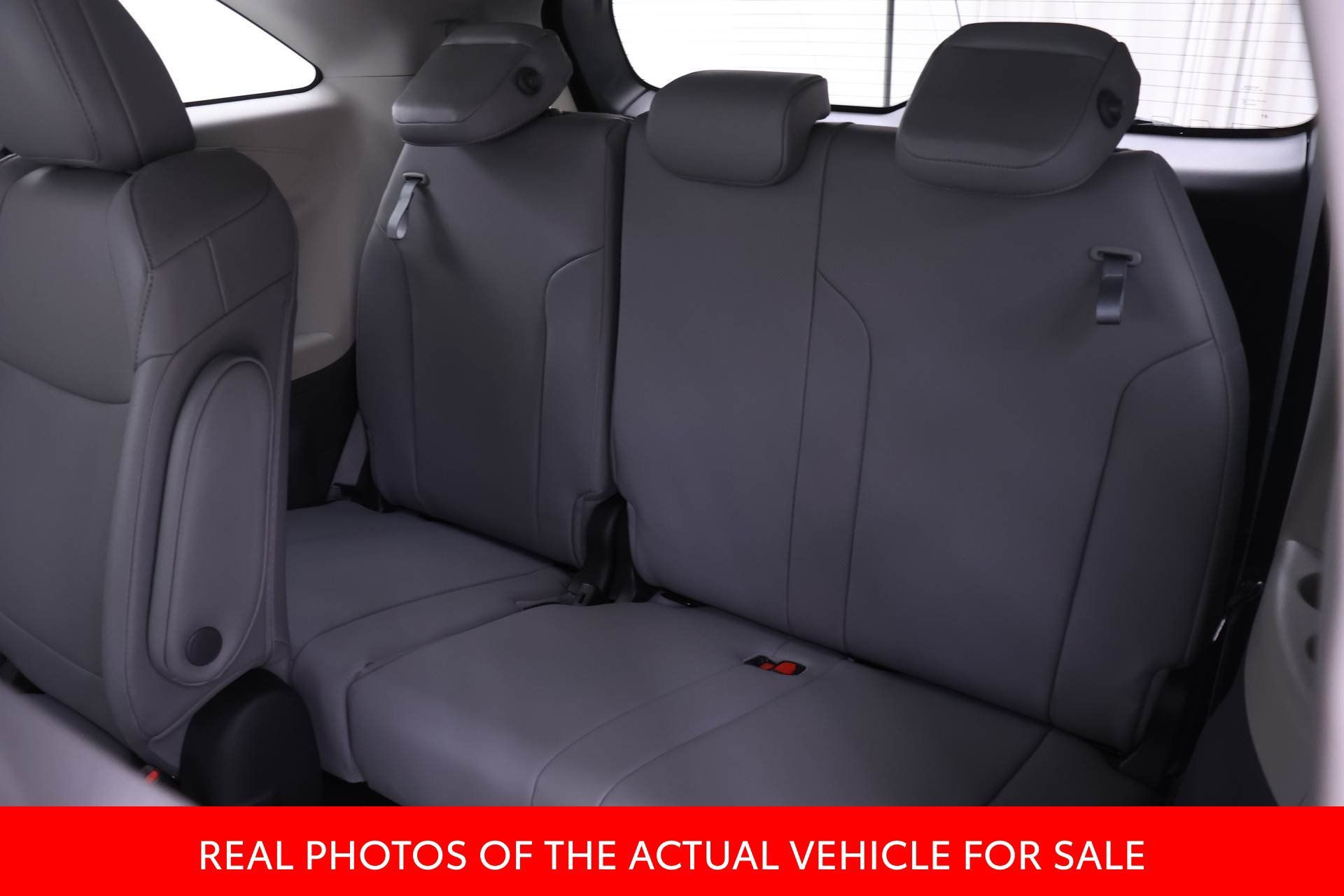 Used 2022 Toyota Sienna XLE FWD image 11
