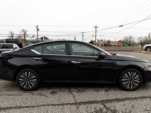Used 2024 Nissan Altima 2.5 SV image 7