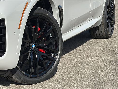 New 2026 BMW X5 xDrive40i w/ M Sport Package image 3