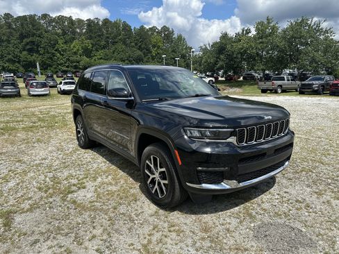 Used 2024 Jeep Grand Cherokee L Limited AWD/4WD image 3