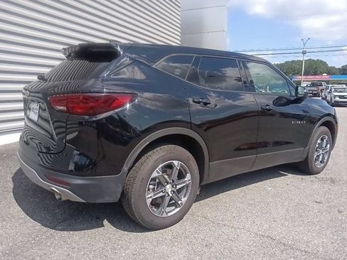 Used 2025 Chevrolet Blazer LT AWD/4WD image 3