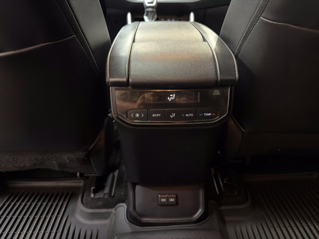 Used 2023 Toyota Highlander XLE FWD image 20