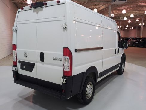 Used 2025 RAM ProMaster 2500 w/ Convenience Group FWD image 3