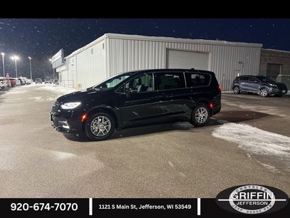 New 2026 Chrysler Pacifica Select