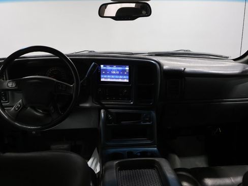 Used 2004 Chevrolet Avalanche 4x4 w/ Preferred Equipment Group image 18