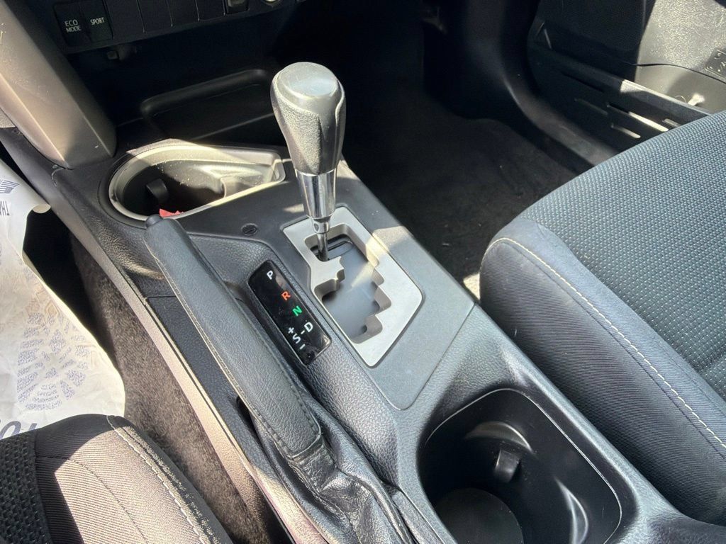 Used 2017 Toyota RAV4 XLE w/ Carpet Mat Package AWD/4WD image 27