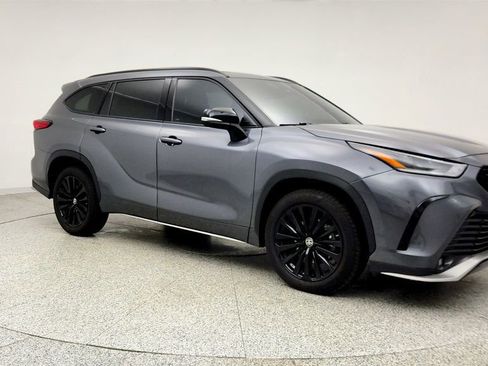 Used 2023 Toyota Highlander XSE AWD/4WD image 3