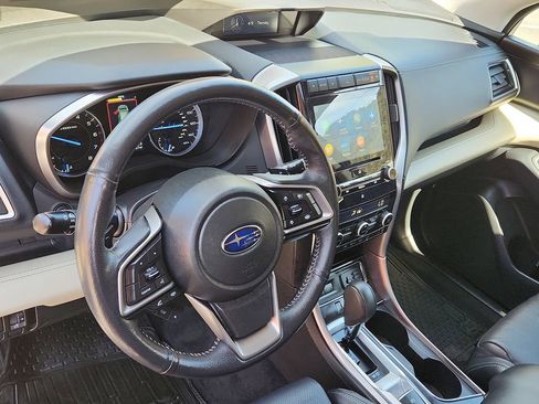 Used 2022 Subaru Ascent Limited image 8