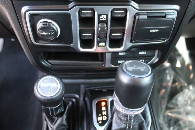 Used 2023 Jeep Wrangler Unlimited Sahara w/ Cold Weather Group AWD/4WD image 27