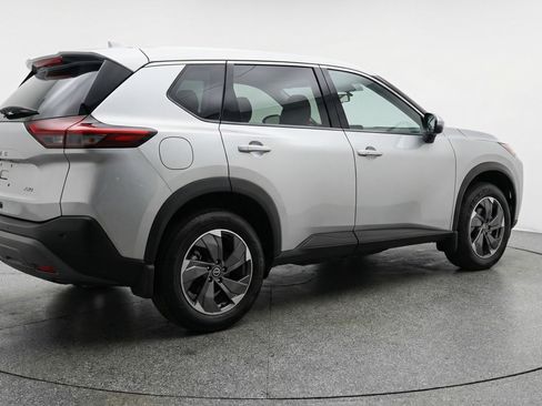 Used 2025 Nissan Rogue SV image 9