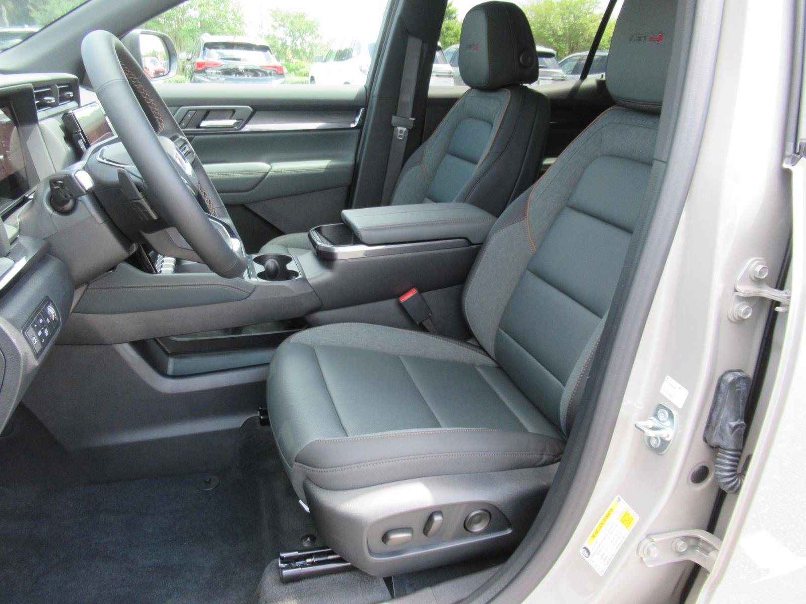 New 2027 GMC Terrain AT4 w/ Convenience Package III AWD/4WD image 18