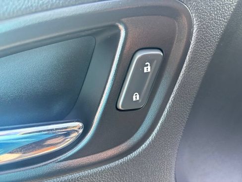 Used 2020 Chevrolet Colorado Z71 AWD/4WD image 18