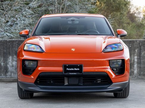 Certified 2025 Porsche Macan Electric image 8