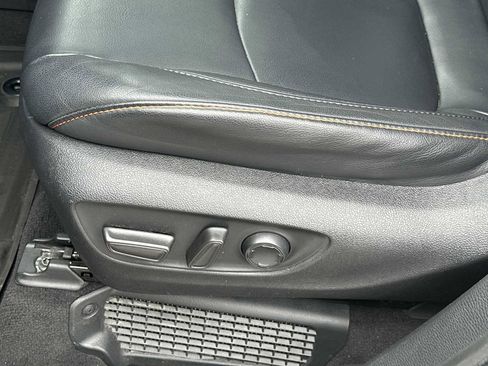 Used 2022 Toyota Sienna XSE FWD image 12