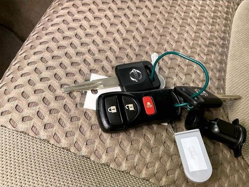 Used 2016 Nissan Frontier SV image 9