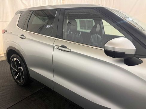 Used 2023 Mitsubishi Outlander SE image 11