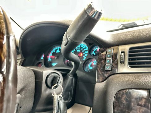 Used 2011 GMC Yukon Denali AWD/4WD image 22