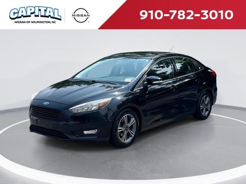 Used 2016 Ford Focus SE FWD image 1