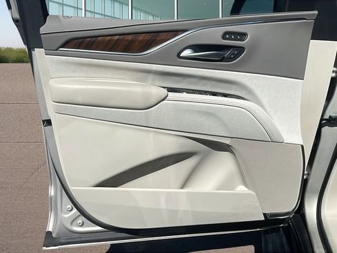 Used 2024 Cadillac Escalade ESV Premium Luxury Platinum image 20