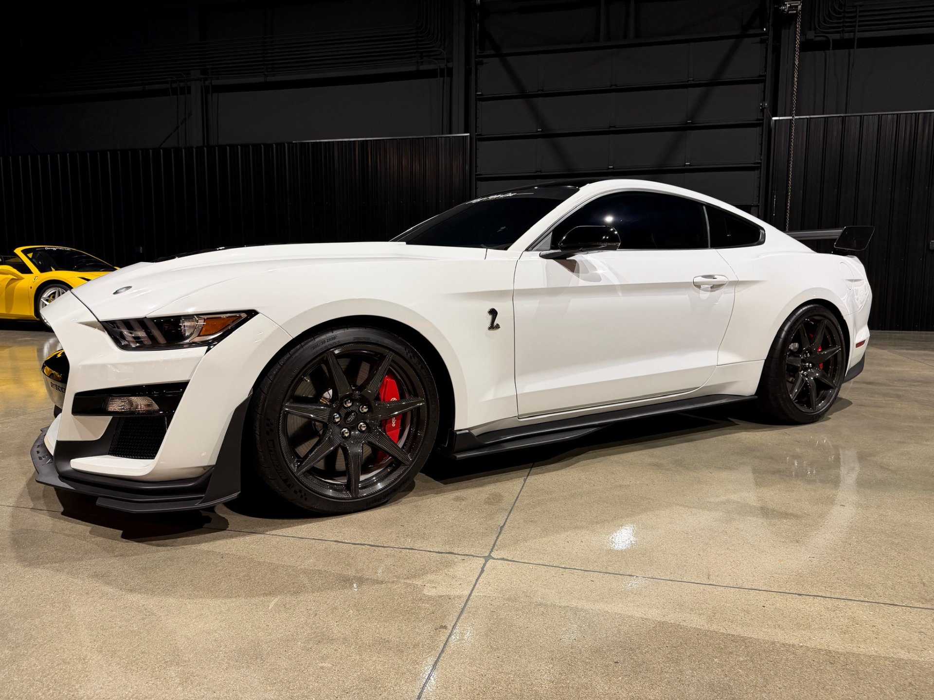 Used 2022 Ford Mustang Shelby GT500 w/ Carbon Fiber Track Pack RWD image 1