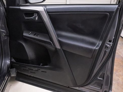 Used 2018 Toyota RAV4 XLE FWD image 27