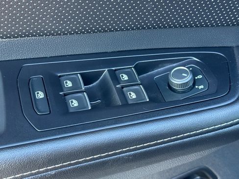 Used 2025 Volkswagen Atlas Cross Sport SE image 12