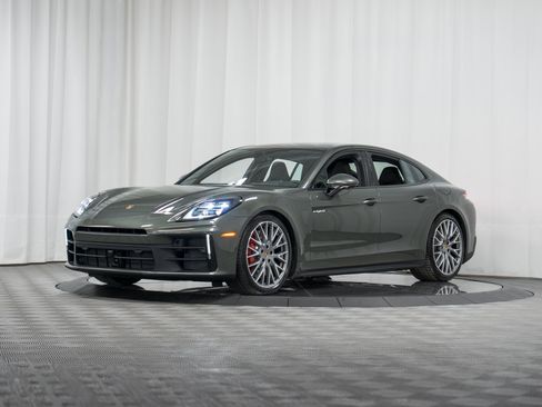 New 2026 Porsche Panamera 4S image 28
