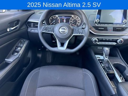 Used 2025 Nissan Altima 2.5 SV FWD image 13