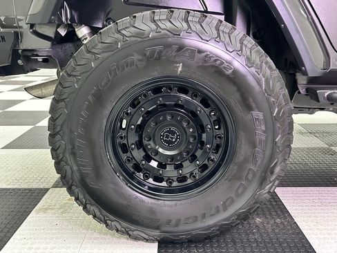 Used 2019 Jeep Wrangler Unlimited Sahara w/ Safety Group image 10