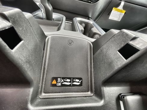 Used 2022 GMC Sierra 1500 SLT w/ SLT Convenience Package image 35