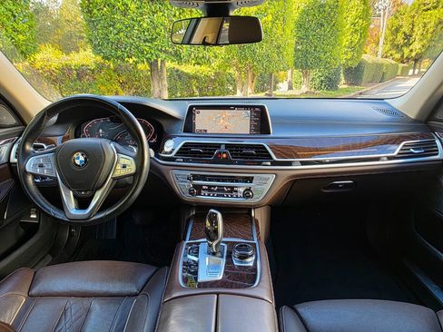 Used 2020 BMW 750i xDrive w/ Executive Package image 15