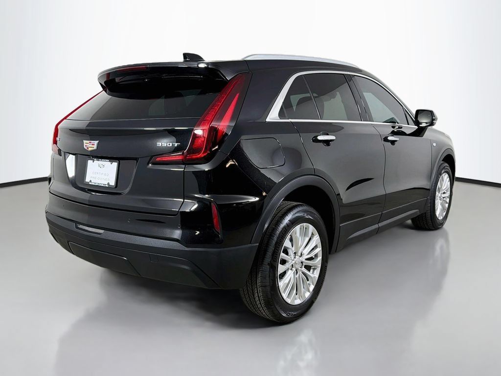 Certified 2024 Cadillac XT4 Luxury w/ Cold Weather Package FWD image 6