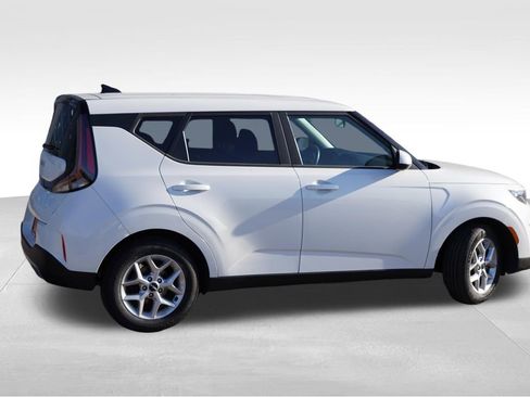 Certified 2024 Kia Soul LX w/ Option Group 015 FWD image 4