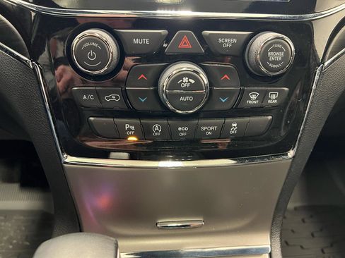 Used 2022 Jeep Grand Cherokee Limited AWD/4WD image 21