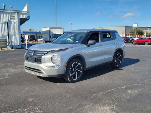 Used 2022 Mitsubishi Outlander SE image 13