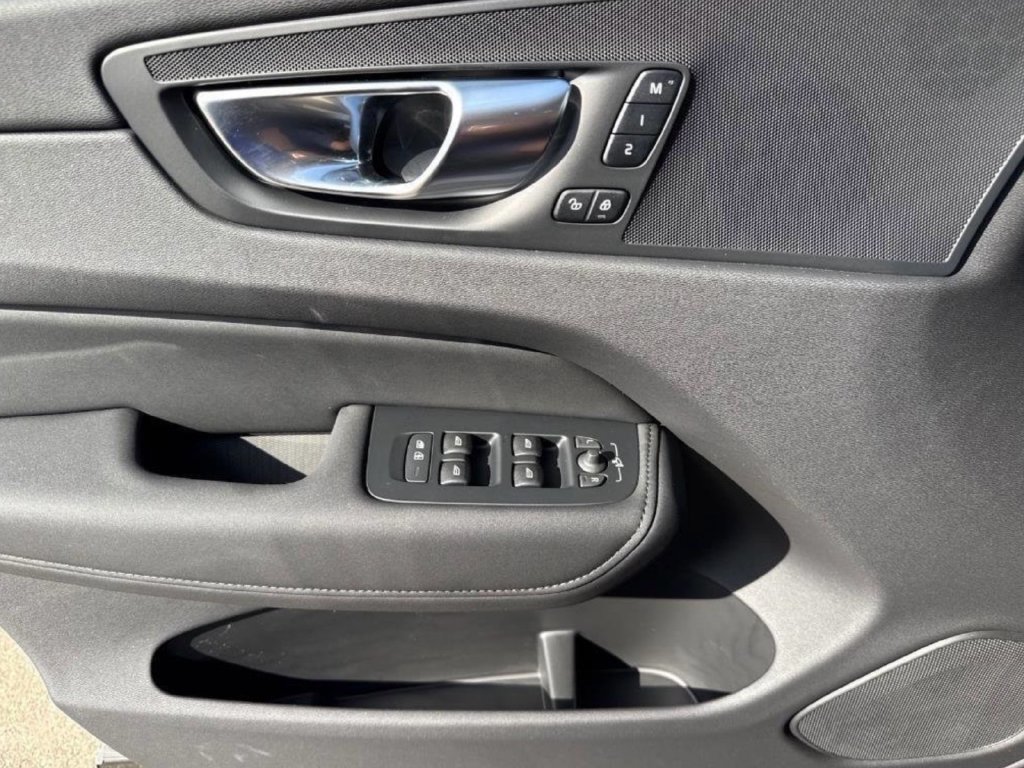 Certified 2026 Volvo XC60 B5 Plus w/ Protection Package Premier AWD/4WD image 9