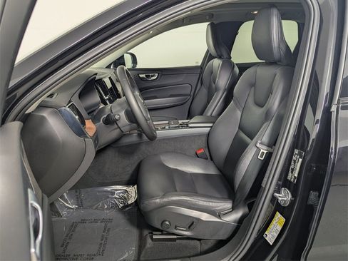 Used 2024 Volvo XC60 B5 Plus image 12