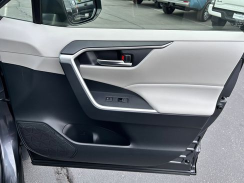Certified 2023 Toyota RAV4 XLE Premium AWD/4WD image 27