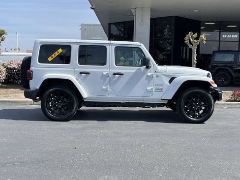 Used 2024 Jeep Wrangler Unlimited Sahara AWD/4WD image 5