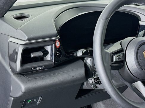 Used 2025 Porsche Macan Electric image 11