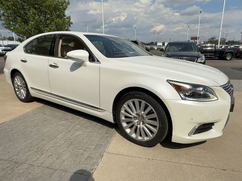 Used 2015 Lexus LS 460 AWD w/ Comfort Package image 2