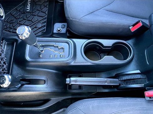 Used 2018 Jeep Wrangler Unlimited Sport S image 17