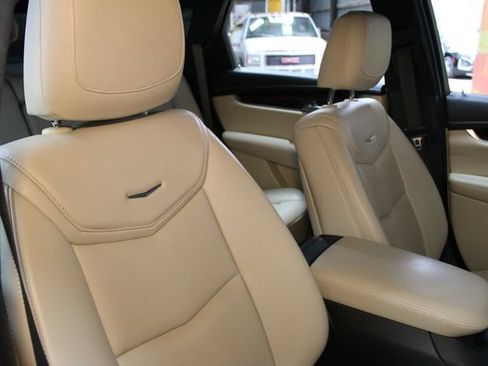 Used 2017 Cadillac XT5 Luxury w/ Driver Awareness Package FWD image 12