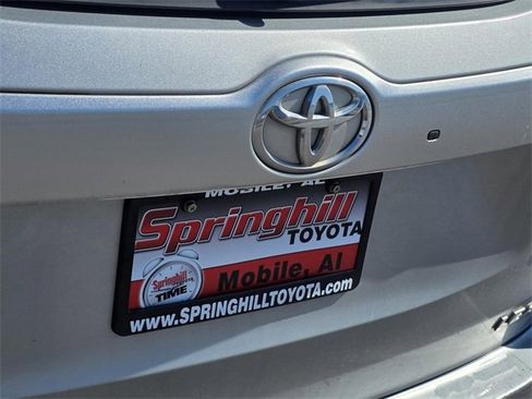 Used 2018 Toyota Highlander LE image 30